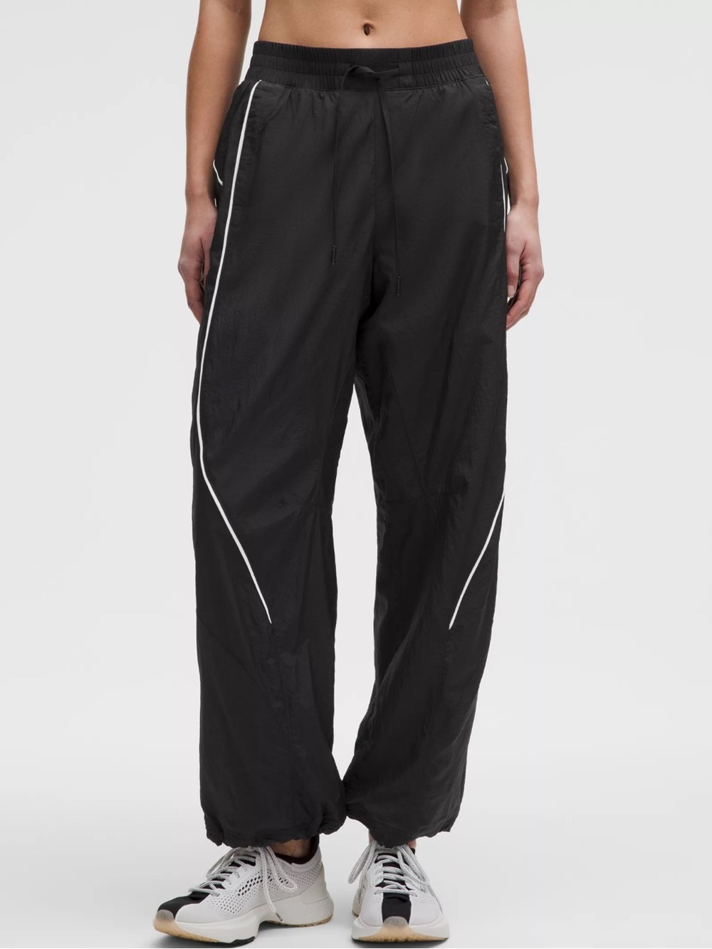 Lululemon License to Train Mid-Rise Lightweight Jogger Size 4
